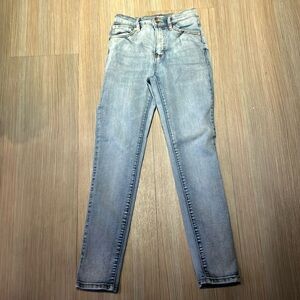 Blue Skinny Jeans with Tapered Leg and Faded Wash